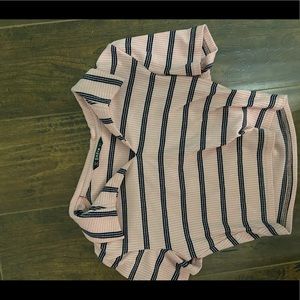 Cropped with colar shirt